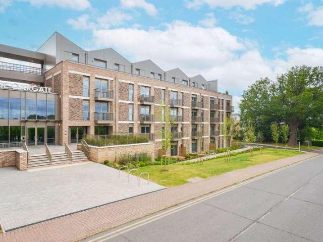 Apartment for rent in Pachesham Park, Surrey