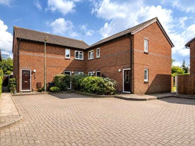 Apartment for rent in Goldsworth Park, Woking