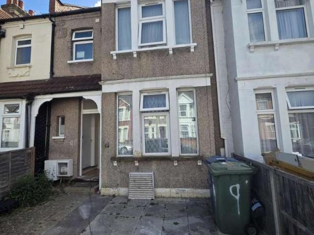 Apartment for rent in Wealdstone, Greater London