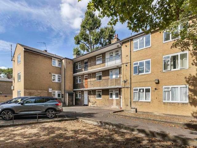 Apartment for rent in Poplar Grove, Greater London