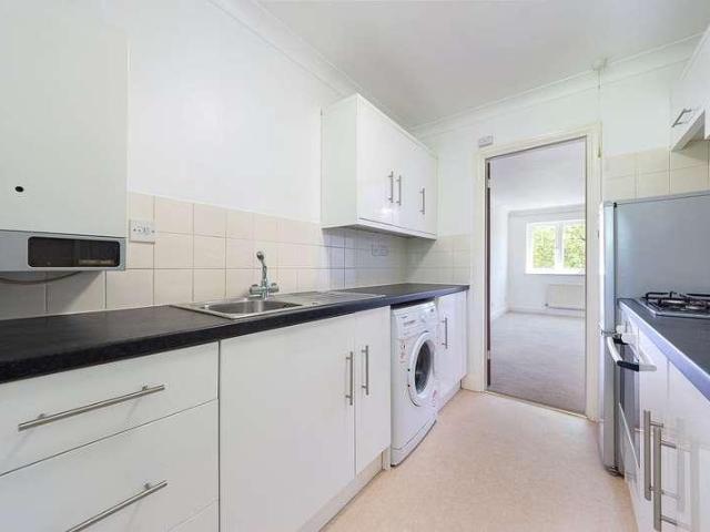 Apartment for rent in Woodcote, Epsom