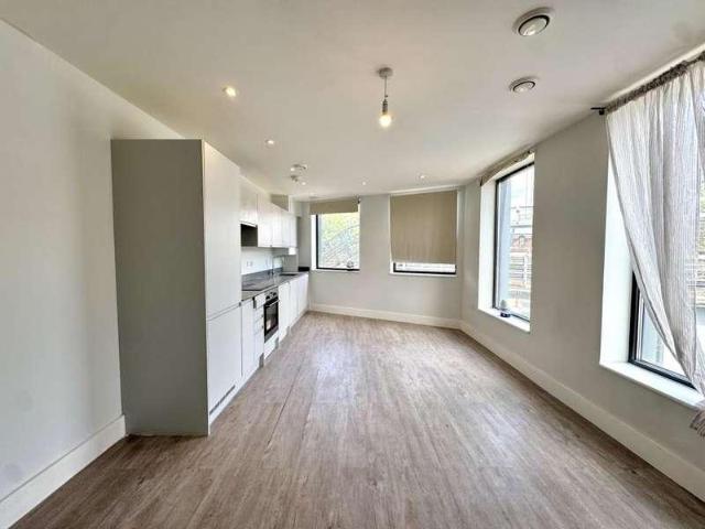 Apartment for rent in Hatch End, Greater London