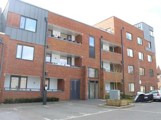 Apartment for rent in Harrow Weald, Greater London
