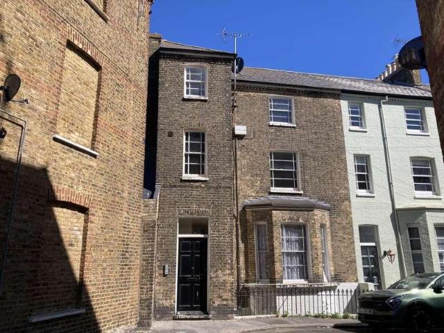 Apartment for rent in Upton, Acol