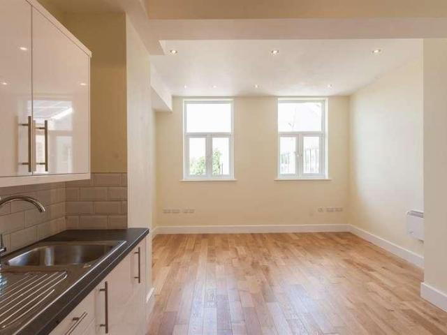 Apartment for rent in London Borough of Hounslow, Strand