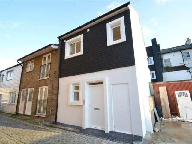 Apartment for rent in London Borough of Croydon, Shirley