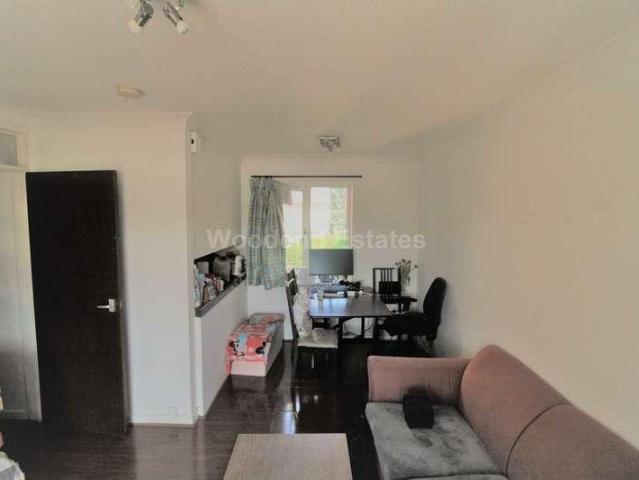 Apartment for rent in Cowley, Greater London