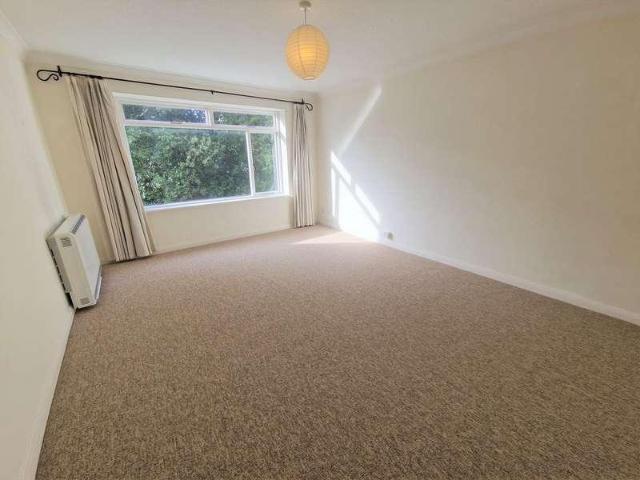 Apartment for rent in London Borough of Merton, Merton Park