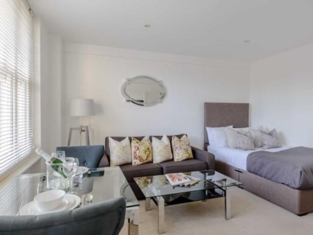 Apartment for rent in Mayfair, Greater London