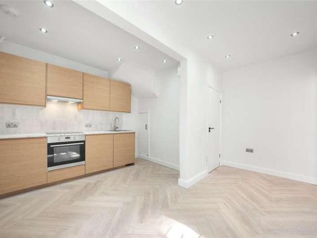 Apartment for rent in Chalk Farm, Greater London