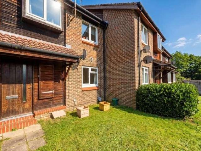 Apartment for rent in Goldsworth Park, Woking