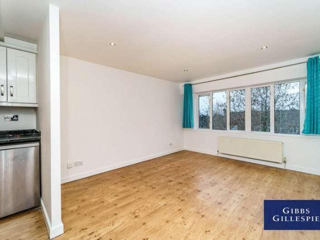 Apartment for rent in Lane, Greater London