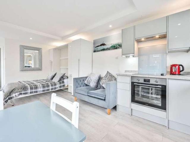 Apartment for rent in Lower Halliford, Surrey