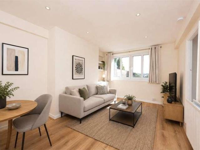 Apartment for rent in Earlsfield, Greater London