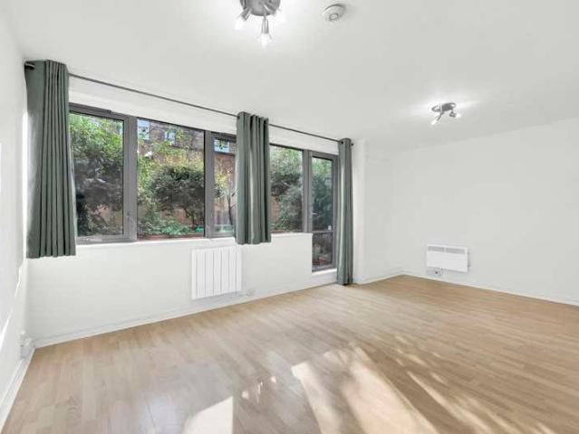 Apartment for rent in Chalk Farm, Greater London