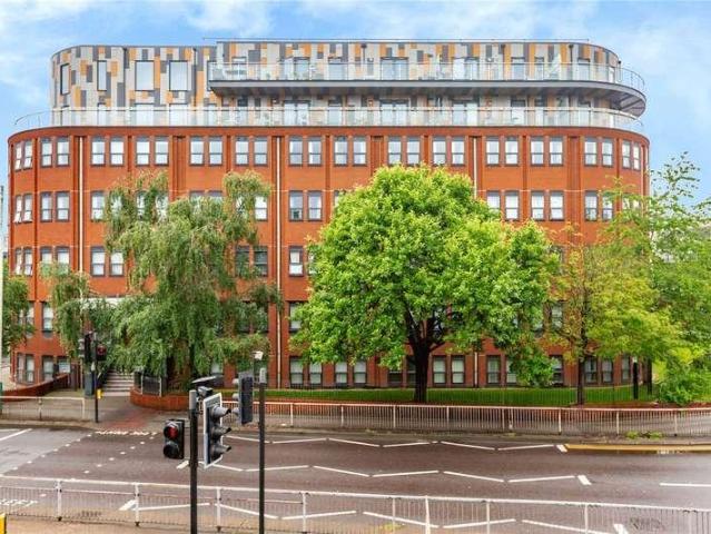 Apartment for rent in Rush Green, Greater London