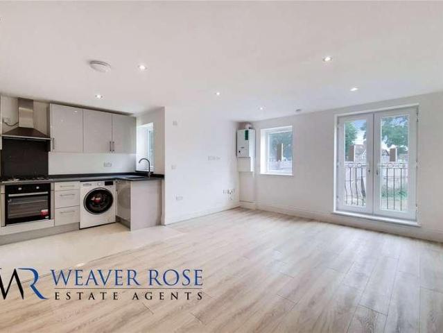 Apartment for rent in London Borough of Ealing, Greenford