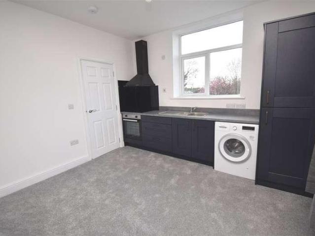 Apartment for rent in Daisy Hill, Lee Bank