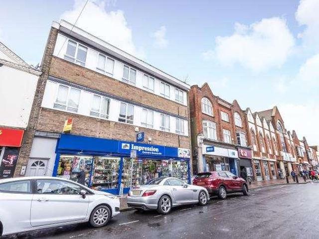 Apartment for rent in Heol-las, Surrey