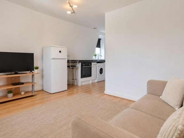 Apartment for rent in Mill Hill, Greater London