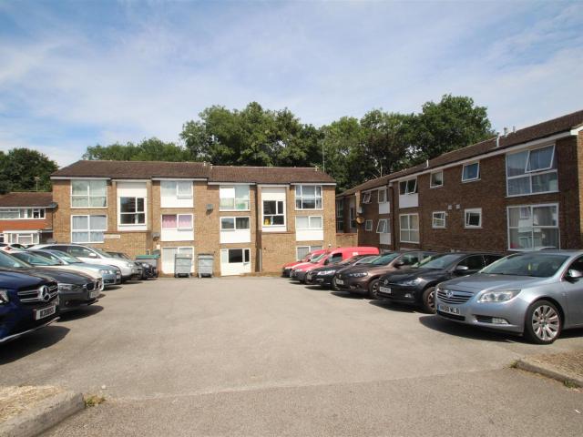 Apartment for rent in Highfield, Pouchen End