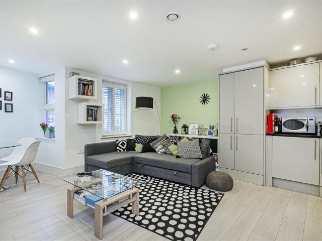 Apartment for rent in SW14, Cat Hill