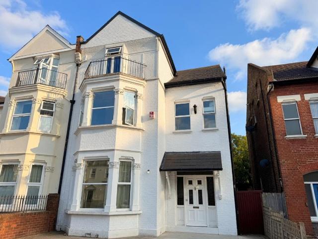 Apartment for rent in Mapesbury, Greater London