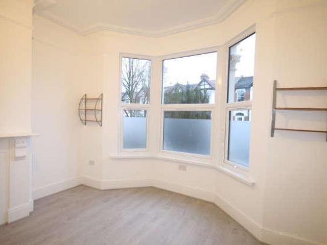Apartment for rent in Chingford, Highams Park