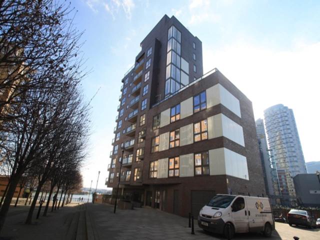 House for rent in Virginia Quay, Blackwall