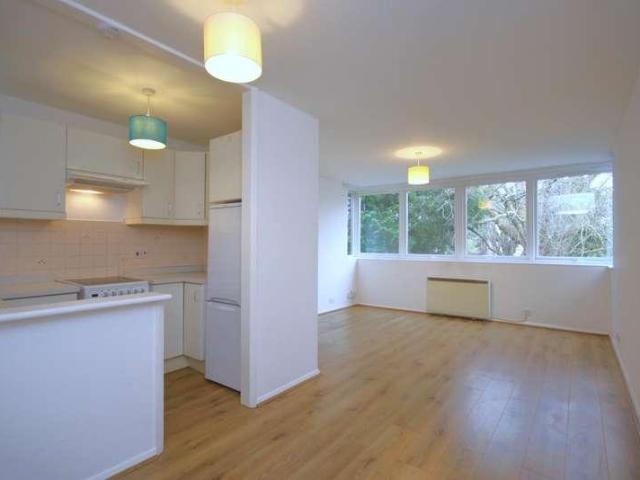 Apartment for rent in Morden, Shortlands