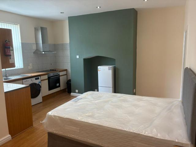 Studio for rent in Guide Bridge, Greenheys