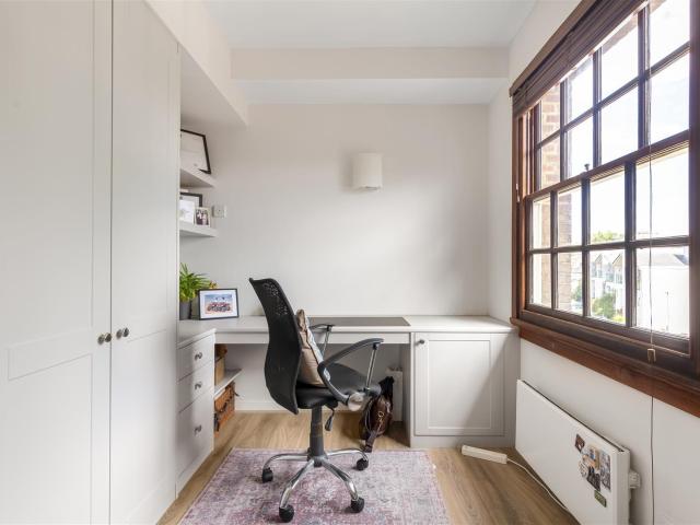 Apartment for rent in Southfields, Greater London