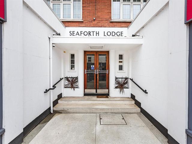 Apartment for rent in Mortlake, Greater London