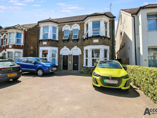 Apartment for rent in Rush Green, Greater London