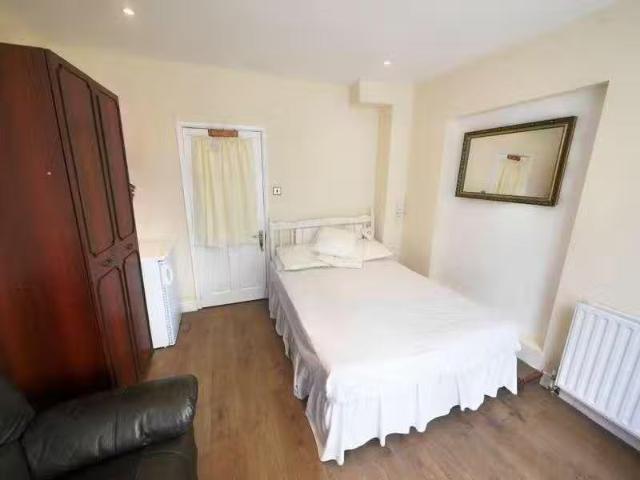Apartment for rent in Ickenham, Ickenham