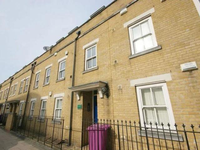 Apartment for rent in Mile End, Greater London