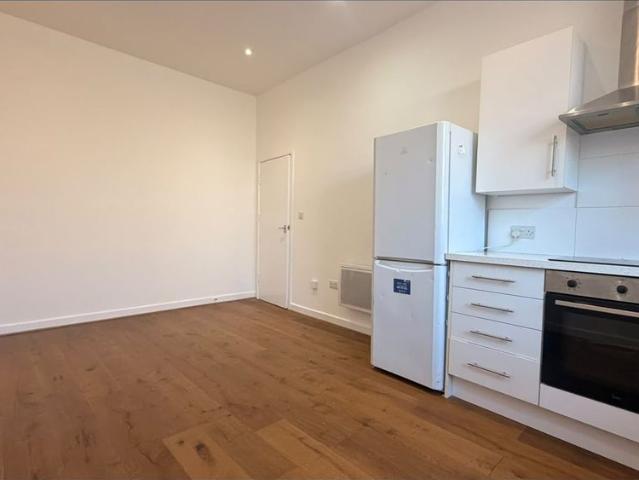 Apartment for rent in Upper Tooting, Greater London