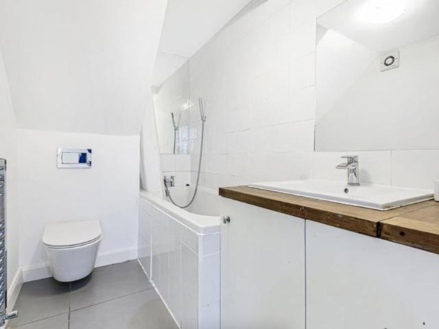 Apartment for rent in New Cross Gate, London