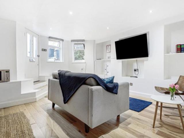 Apartment for rent in London Borough of Lewisham, Cat Hill