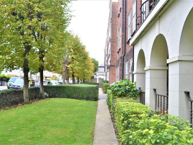 Apartment for rent in Temple Fortune, Greater London