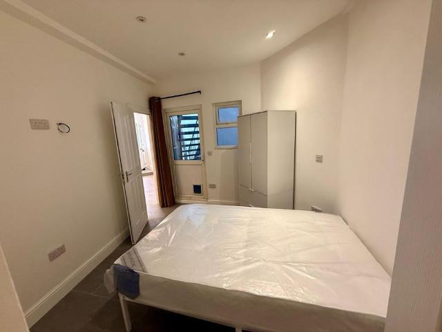 Apartment for rent in Earlsfield, Greater London