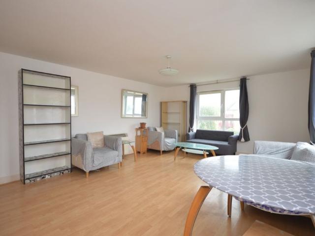 Apartment for rent in Poplar Grove, Greater London