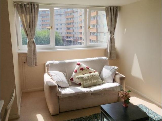 Apartment for rent in Stenhouse, Scotland