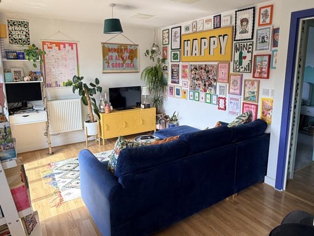 Apartment for rent in Summerstown, Greater London