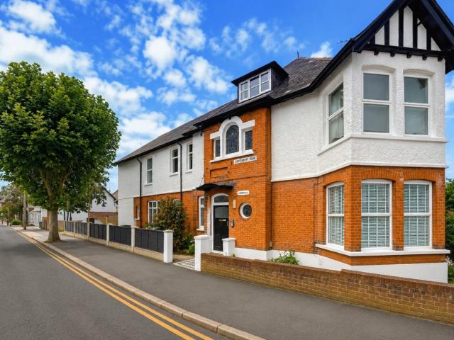 Flat for sale in Alton Barnes, Essex