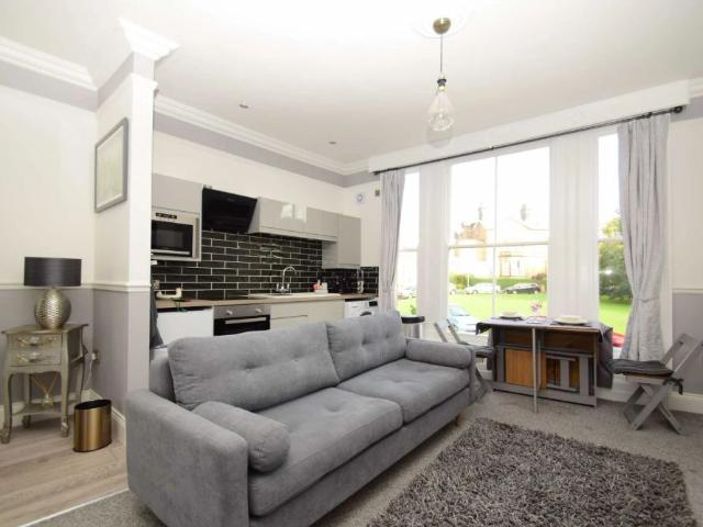 Apartment for rent in South Cliff, Kepwick