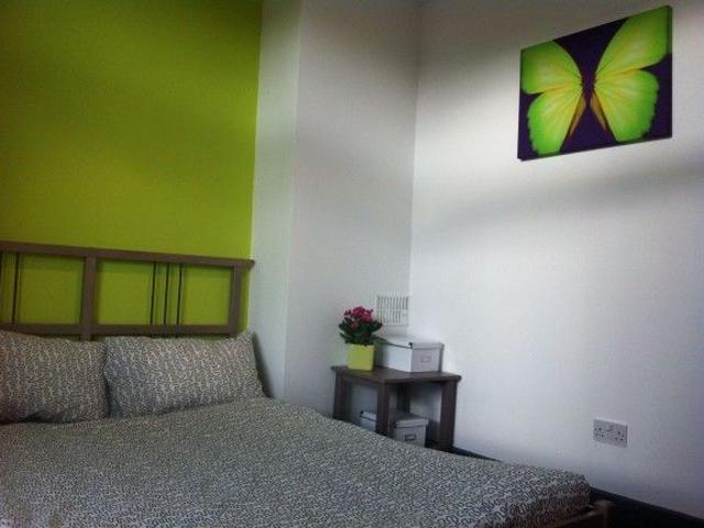 Room for rent in Burley, West Yorkshire