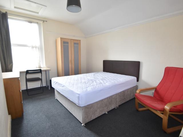 Room for rent in Falcon Lodge, Wales