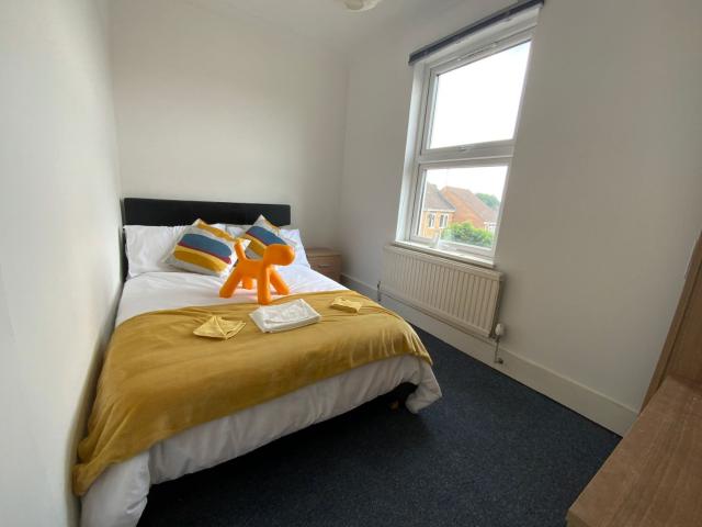 House for rent in Totteridge, Cressex