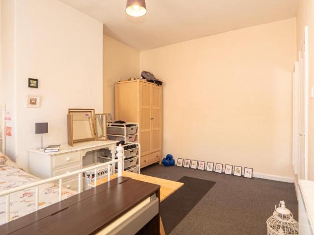 House for sale in Armley, West Yorkshire